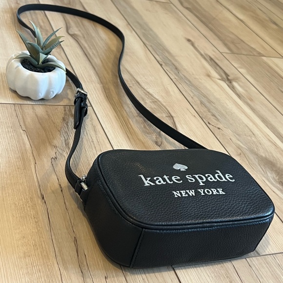 ♠️ Kate Spade Black Leather Crossbody Bag - Picture 3 of 6